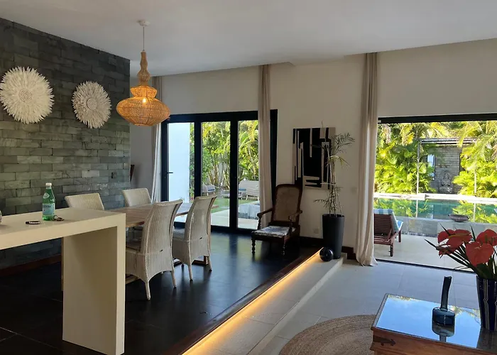 Blue Palm Villa With Private Pool & Tropical Garden
